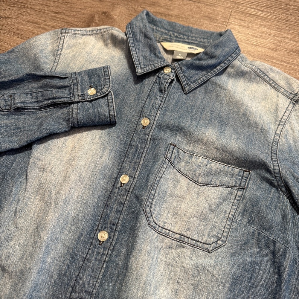Old Navy Shirt Womens Medium Blue 100% Cotton Chambray Denim Western Casual‎ Top